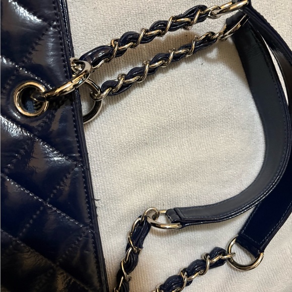 Elegant Navy Quilted Handbag - Picture 3 of 13